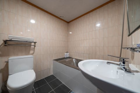 Deluxe Twin Room | Bathroom | Designer toiletries, hair dryer, bathrobes, slippers