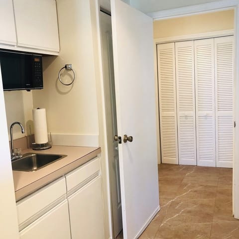 Condo, 2 Bedrooms | Private kitchen | Fridge, oven, coffee/tea maker, toaster