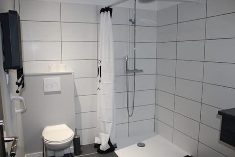 Double Room, Accessible, Ensuite | Bathroom