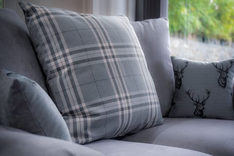 Apartment (1 Bedroom) | Living area | 32-inch flat-screen TV with cable channels, TV