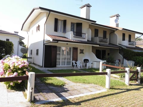 Villa, 2 Bedrooms, Terrace, Garden View | BBQ/picnic area