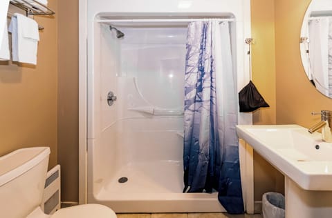 The Pine Suite | Bathroom | Shower, towels