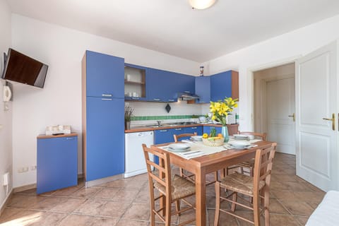 Family Apartment, 2 Bedrooms, 2 Bathrooms (Le Dimore di Nettuno 1 With Pool) | Dining