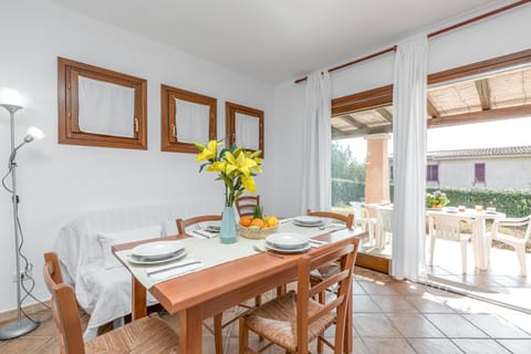 Family Apartment, 2 Bedrooms, 2 Bathrooms (Le Dimore di Nettuno 1 With Pool) | Dining