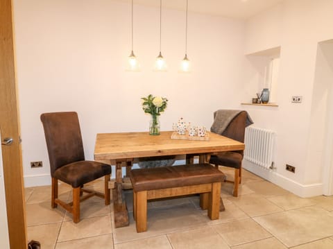 Cottage | Private kitchen | Fridge, dishwasher, electric kettle, toaster