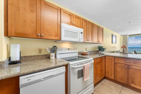 Condo, Multiple Beds, Ocean View (#434 - No Pets Allowed) | Private kitchen | Fridge, microwave, oven, stovetop