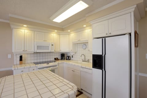 Condo, 1 Queen Bed with Sofa bed, Ocean View (#506 - No Pets Allowed) | Private kitchen | Fridge, microwave, oven, stovetop