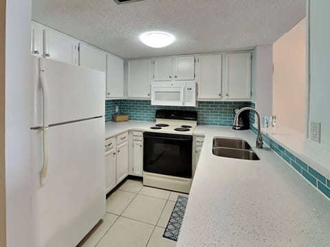 Condo, Multiple Beds, Garden View (3107 - No Pets Allowed) | Private kitchen | Fridge, microwave, oven, stovetop