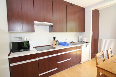 Traditional Apartment | Private kitchen | Mini-fridge, coffee/tea maker, electric kettle, cookware/dishes/utensils