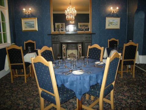 Twin Room, Sea View | Iron/ironing board, free cribs/infant beds, free WiFi, bed sheets