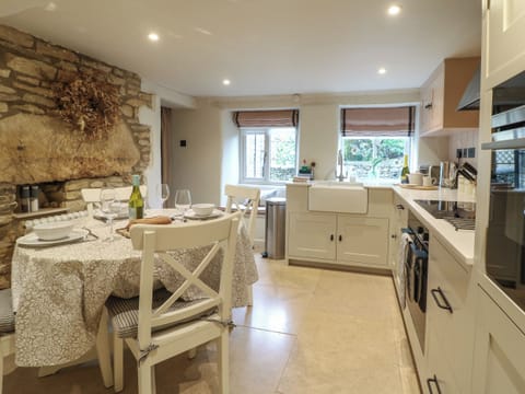 Cottage | Private kitchen | Fridge, dishwasher, electric kettle, toaster