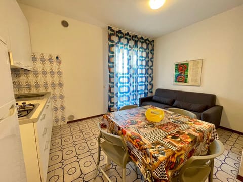 Studio, Multiple Bedrooms, Balcony, Pool View | Interior