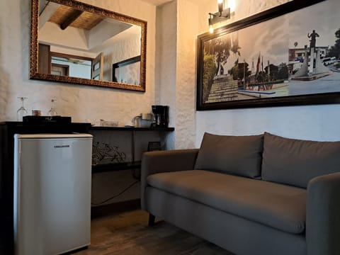 Junior Studio Suite | Living room | LED TV, heated floors