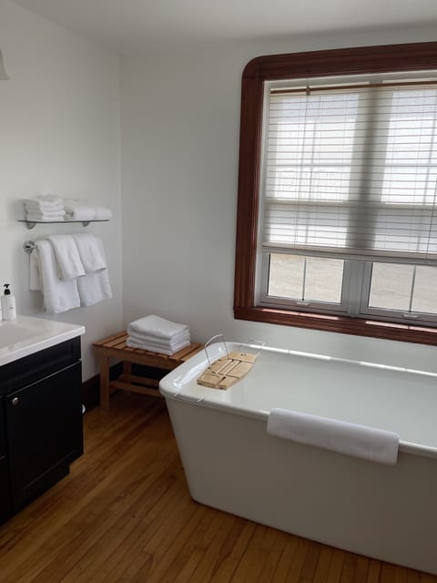 Junior Room | Bathroom | Designer toiletries, hair dryer, bathrobes, towels