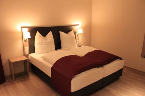 Standard Double Room Single Use | Individually furnished, soundproofing, free WiFi, bed sheets