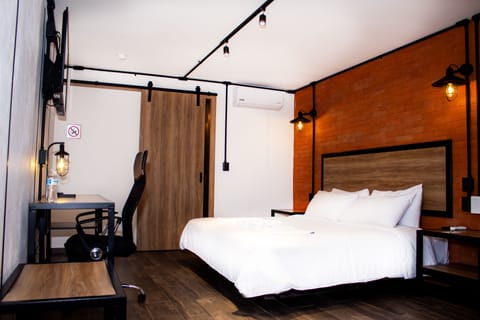 Standard Room | In-room safe, desk, iron/ironing board, free WiFi