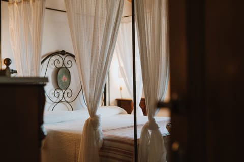 Family Apartment | Individually furnished, bed sheets