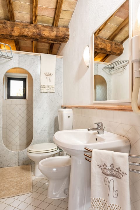 Comfort Apartment | Bathroom | Shower, rainfall showerhead, hair dryer, bidet