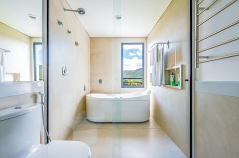 Premium Suite | Bathroom | Hair dryer, towels, soap, shampoo