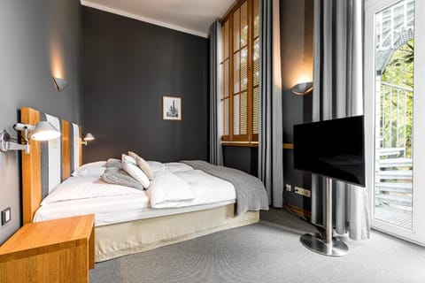 Double Room | Desk, free WiFi, bed sheets