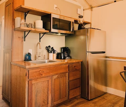 Cabin | Private kitchen | Full-size fridge, microwave, stovetop, coffee/tea maker