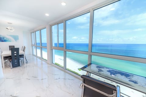 Penthouse, 3 Bedrooms, Ocean View | Living area