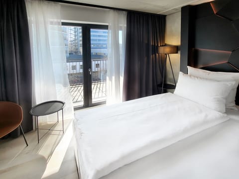 Comfort Double Room | Hypo-allergenic bedding, free minibar, in-room safe, desk