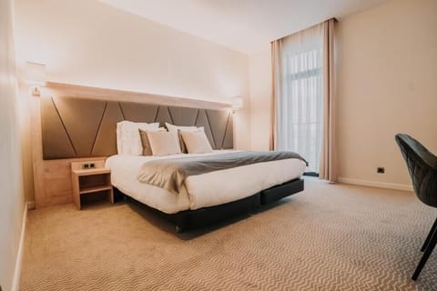 Superior Double Room | In-room safe, desk, soundproofing, iron/ironing board