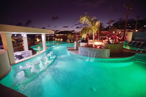 Swim-up bar