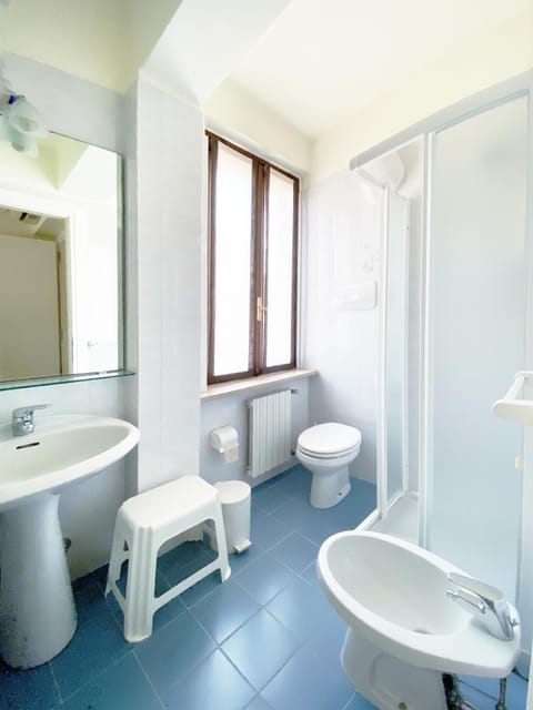 Classic Triple Room | Bathroom | Shower, bidet, towels, soap