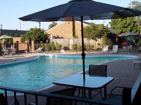 Seasonal outdoor pool, pool umbrellas, sun loungers