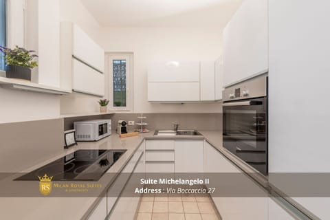 Suite Michelangelo 2 ( Via Boccaccio 27 ) | Private kitchen | Fridge, microwave, espresso maker, coffee/tea maker