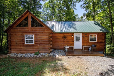 Cabin 5 Shady Pines | Premium bedding, individually decorated, individually furnished