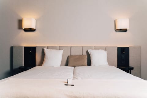 Comfort Double Room | Minibar, desk, soundproofing, iron/ironing board