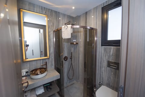 Exclusive Room | Bathroom | Shower, rainfall showerhead, designer toiletries, hair dryer