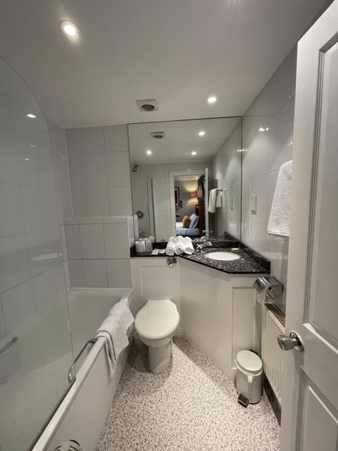 Standard Triple Room | Bathroom | Free toiletries, hair dryer, towels, soap