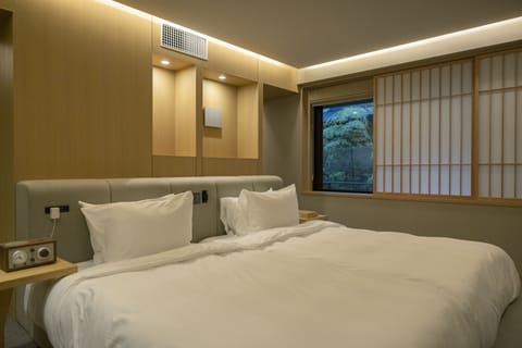 Deluxe Twin Room, Non Smoking | Free minibar, in-room safe, soundproofing, free WiFi