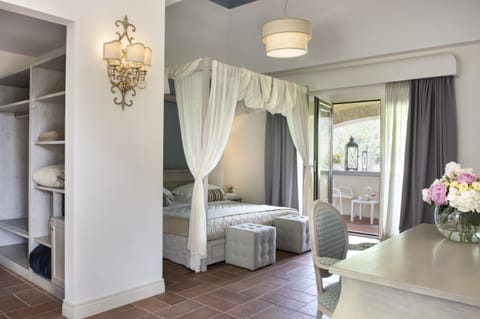 Romantic Suite, 1 King Bed, Vineyard View, Annex Building | Premium bedding, minibar, in-room safe, desk