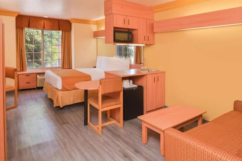 Standard Double Room | In-room safe, individually decorated, individually furnished, desk