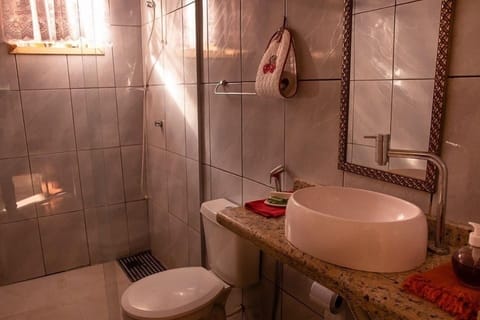 Hypo-allergenic bedding, free WiFi