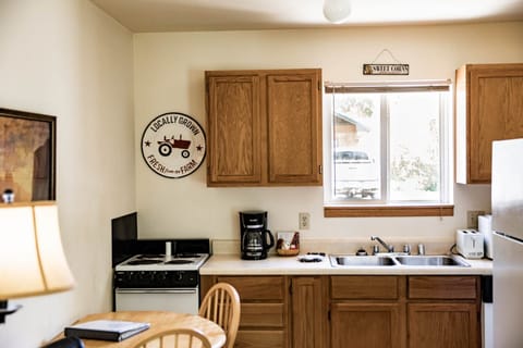 Standard Studio | Private kitchen | Microwave, coffee/tea maker, cleaning supplies