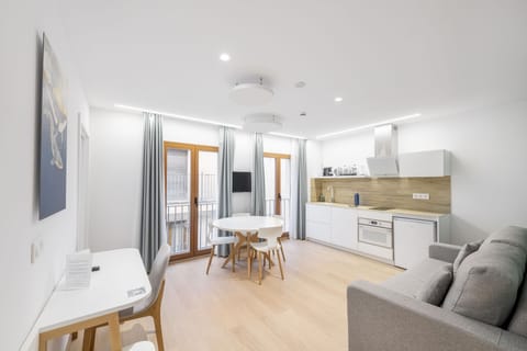 Standard Apartment, 2 Bedrooms | Private kitchen