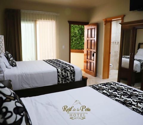 Deluxe Quadruple Room | Premium bedding, individually decorated, individually furnished