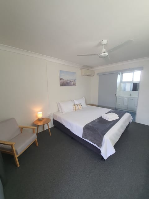 Double Room | Laptop workspace, blackout drapes, iron/ironing board, free WiFi