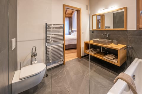 Premium Apartment, 2 Bedrooms, Fireplace, Mountain View | Bathroom | Eco-friendly toiletries, hair dryer, bathrobes, slippers