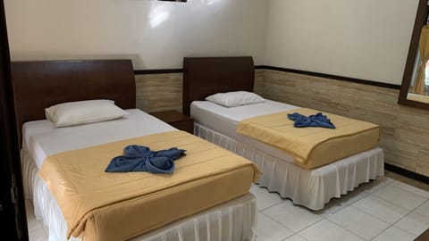 Superior Twin Room | Desk, free WiFi, bed sheets