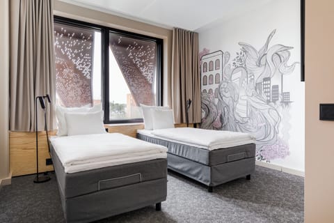 Twin Room, Accessible | Premium bedding, desk, laptop workspace, blackout drapes