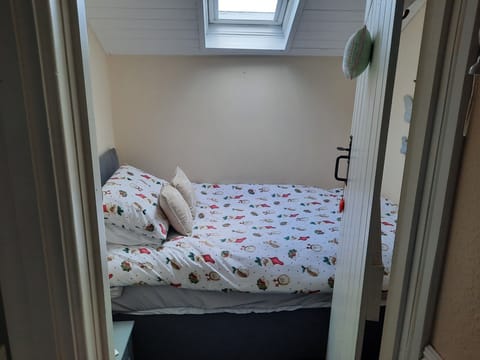 House | 2 bedrooms, iron/ironing board, free WiFi, bed sheets