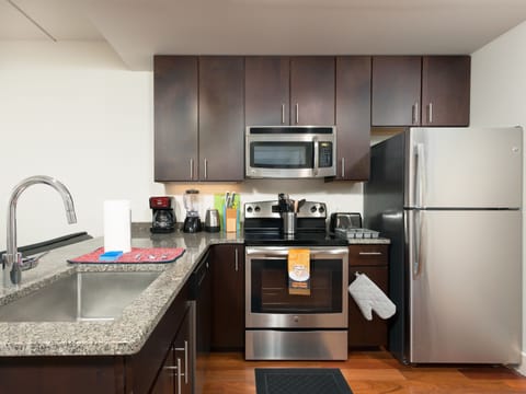 Apartment, 2 Bedrooms | Private kitchen | Fridge, oven, coffee/tea maker, toaster