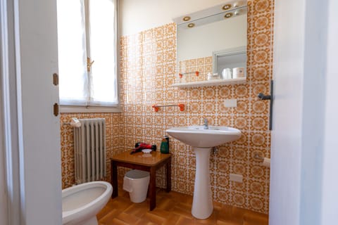 Towels, soap, shampoo, toilet paper